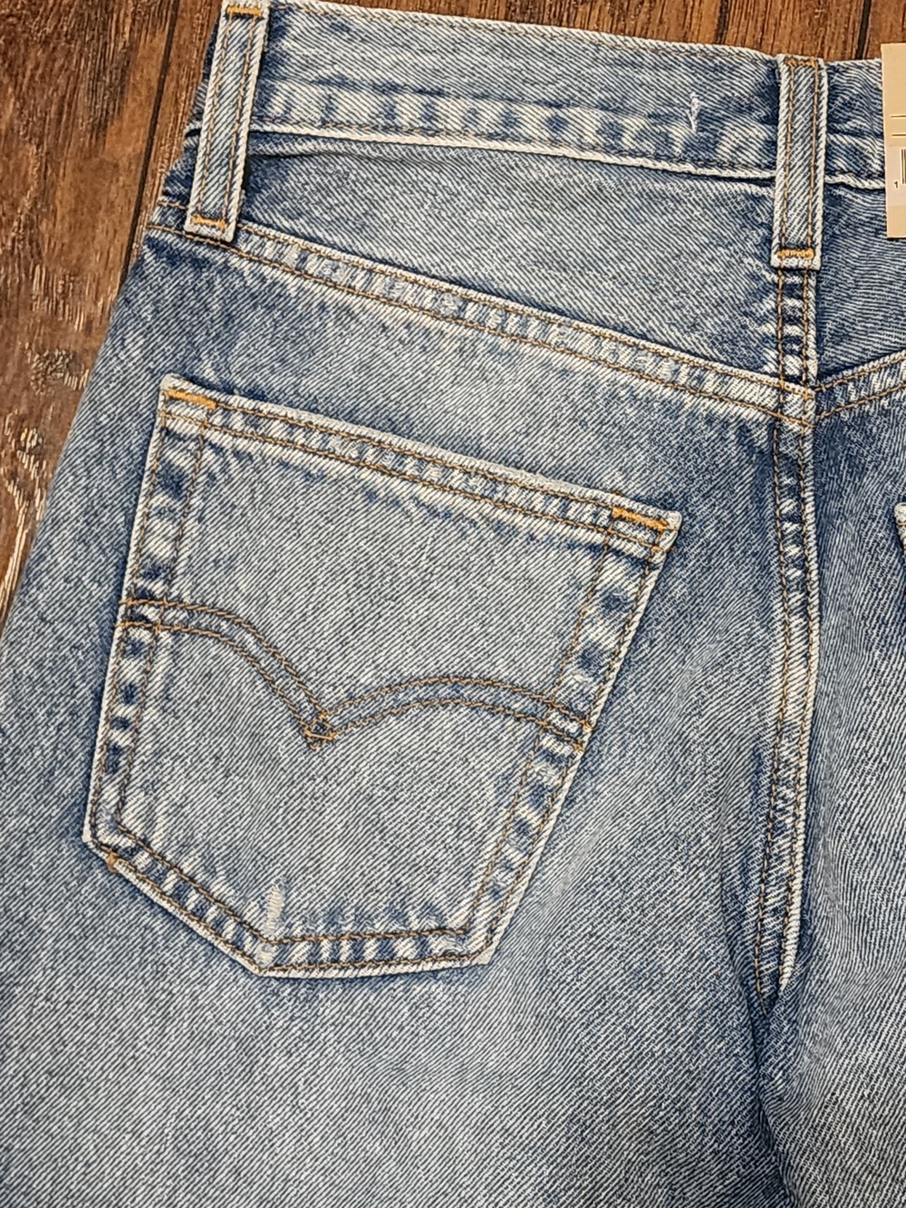 Levi’s Women’s 94 Baggy Jeans 24x31 Light Wash Distressed Mid Rise Straight Leg - Picture 12 of 12